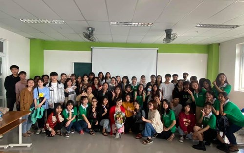 Kiểu “giảng đường doanh nghiệp” chiếm trọn “spotlight” trong các giờ học ngành Ngôn ngữ Nhật
