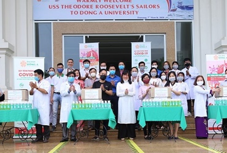Giảng viên, sinh viên Đại học Đông Á tiếp sức cùng tuyến đầu chống dịch Covid-19