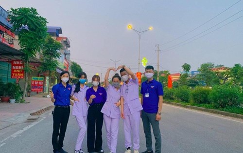 Sinh viên khoa Y Đại học Đông Á tham gia chống dịch ở Đà Nẵng, Bắc Giang