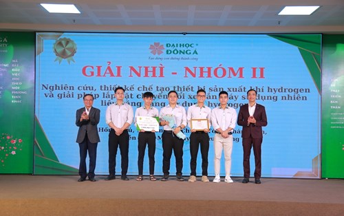 Trường Đại học Đông Á tổ chức Lễ Trao giải cuộc thi Sinh viên Nghiên cứu Khoa học lần thứ 10 đã diễn ra thành công với chủ đề "Ý tưởng mới, quyết tâm cao, thành công lớn".