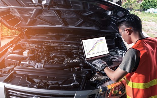 Difference between an automotive technician and an auto mechanic