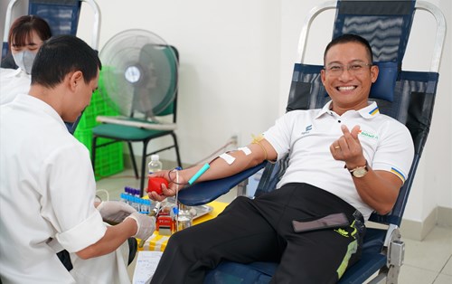 Hơn 1.000 sinh viên Đại học Đông Á xếp hàng tham gia hiến máu tình nguyện đợt 1 năm 2023