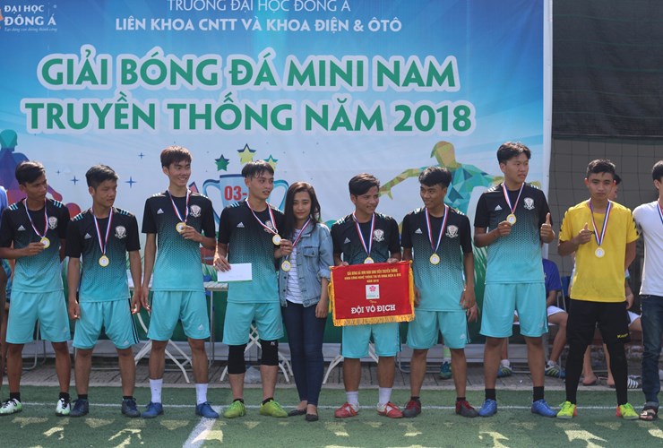 Giải bóng đá nam truyền thống liên khoa CNTT-Điện-Ô tô ĐH Đông Á 2018