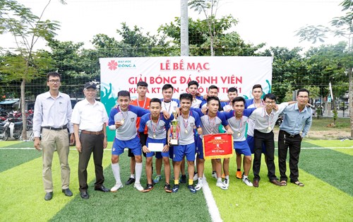 Bế mạc giải bóng đá sinh viên Khoa KT Điện - Ô tô năm học 2018-2019
