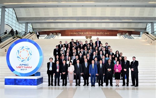 Tuyển tình nguyện viên APEC
