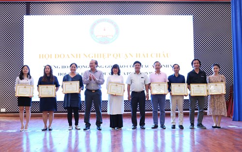 Đại học Đông Á đón nhận Giấy khen về công tác an sinh xã hội mùa Covid-19