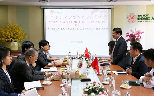 Trưởng văn phòng Lãnh sự Nhật Bản tại Đà Nẵng thăm Đại học Đông Á