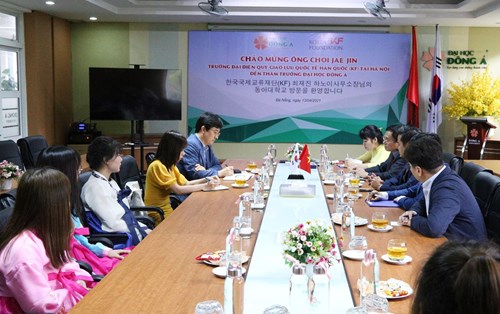 Nhiều triển vọng cho SV Ngôn ngữ Hàn ĐH Đông Á từ chuyến thăm và làm việc của Korea Foundation tại Việt Nam
