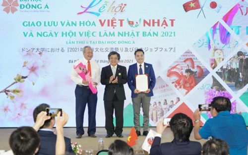 Ra mắt Hội hữu nghị Việt Nam - Nhật Bản TP Đà Nẵng - Chi hội trường Đại học Đông Á