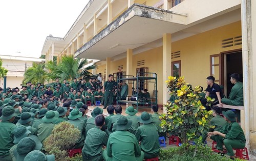 Sinh viên Đại học Đông Á khóa 18 tham gia học Quân sự tại Quân Khu 5