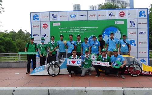 Sinh viên Khoa KT Ô tô tham gia cuộc thi lái xe sinh thái - tiết kiệm nhiên liệu năm 2020 do Honda Việt Nam tổ chức